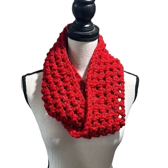 Brand New!! Handmade chunky crochet infinity scarf - Picture 1 of 3